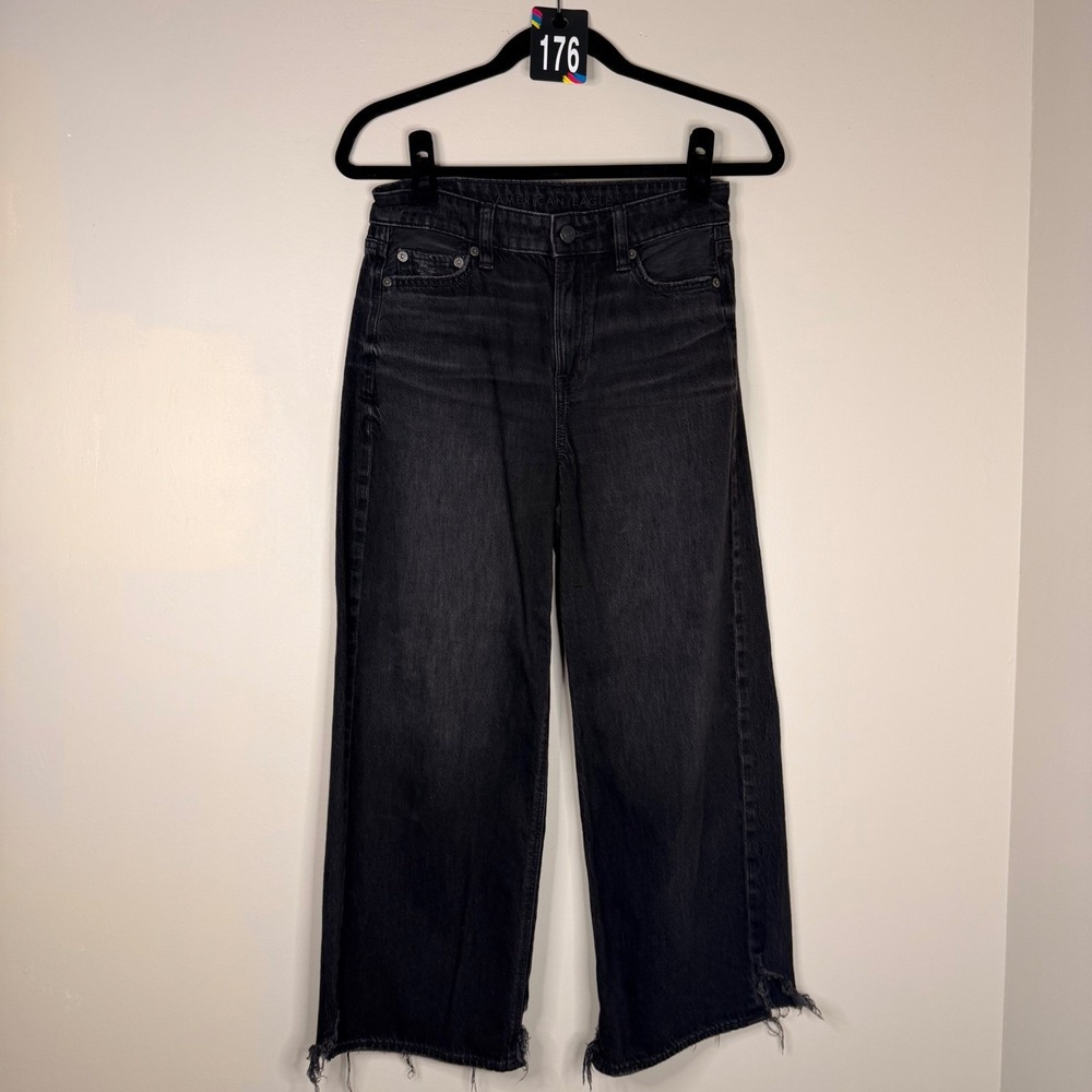 #176 AMERICAN EAGLE Wide Leg Jeans Sz. 0 Short w: 28" Black High Waisted Raw Hem